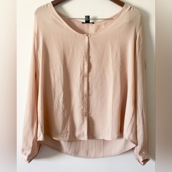 🌷Forever 21 Top🌷 - Picture 2 of 4